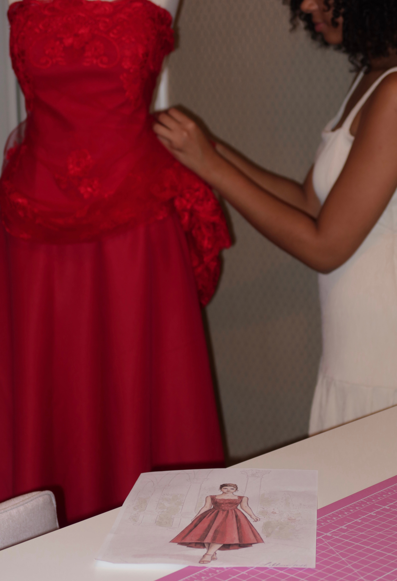 Construção de vestido no atelier
